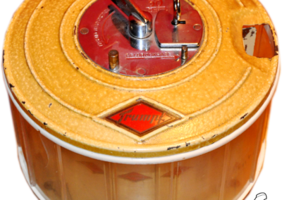 Nr. 25 – Trumpf-Schokolade-Thekenautomat, Modell: , Farbe: Hammerschlag Gold, Rot