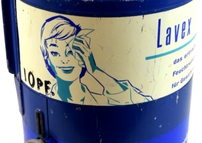 Nr. 32 – Erfrischungstuchautomat,  „Lavex“, Modell: Unbekannt, Farbe: blau, weiß