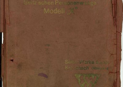 Nr. 121 – Dokument: Ersatzteilliste Waage, Detailbezeichnung: Modell X, Farbe: S/W, Umschlag Golddruck